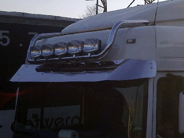 Bara inox proiectoare tavan DAF XF 95 cabina inalta