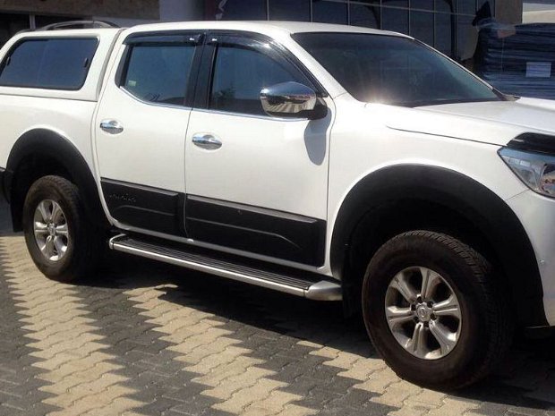 Paravanturi geam Nissan Navara D23 '14+ NP300